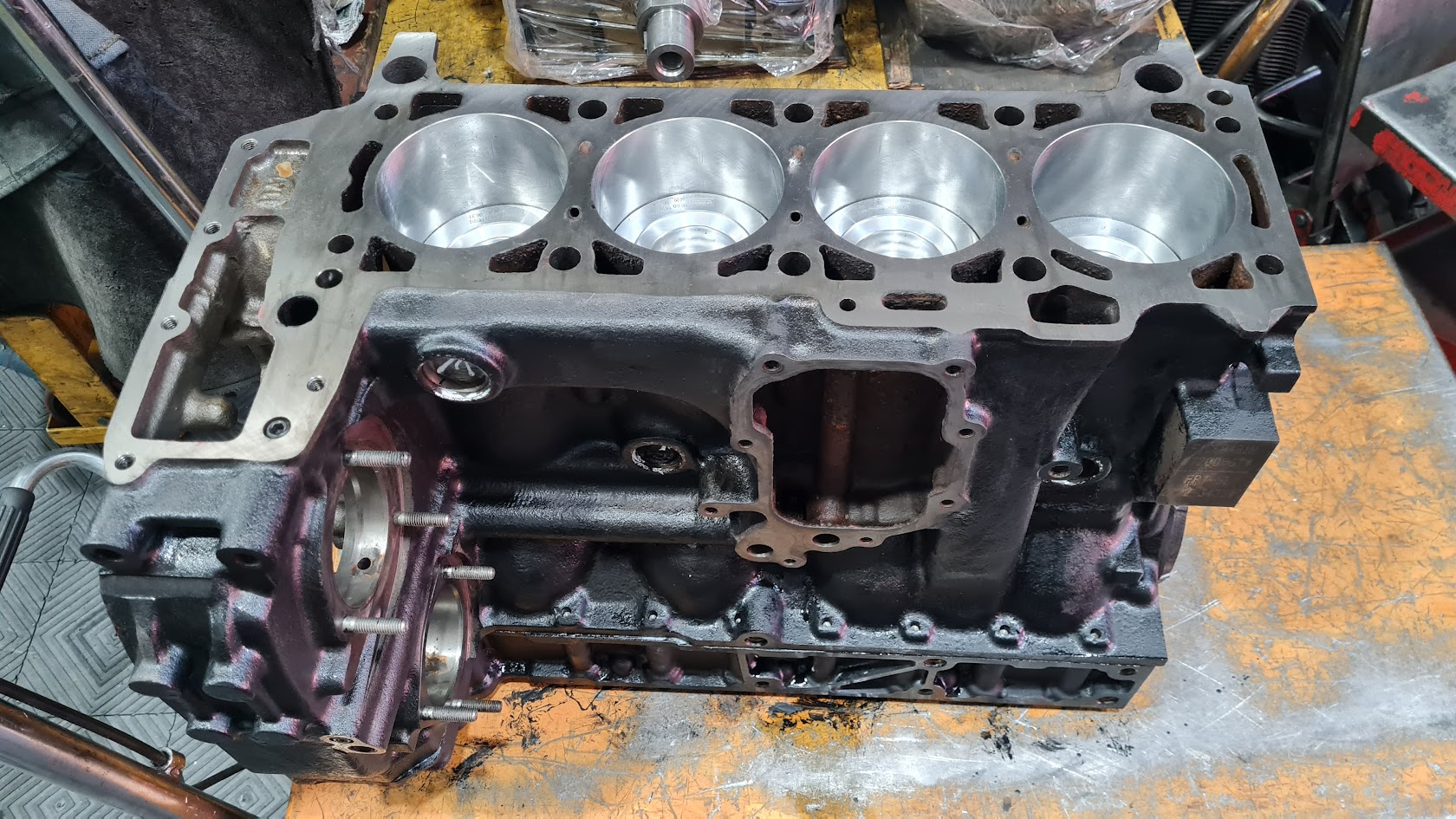 Motor en taller — Rectificaciones Orazi, Rosario