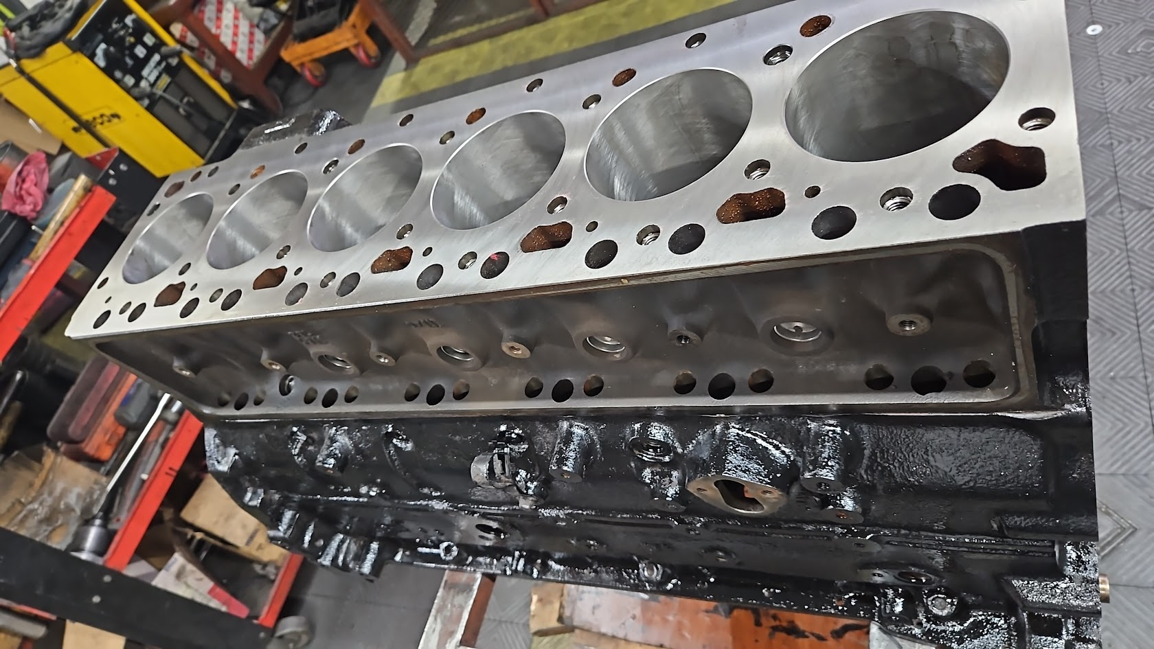 Motor en proceso — Rectificaciones Orazi, Rosario