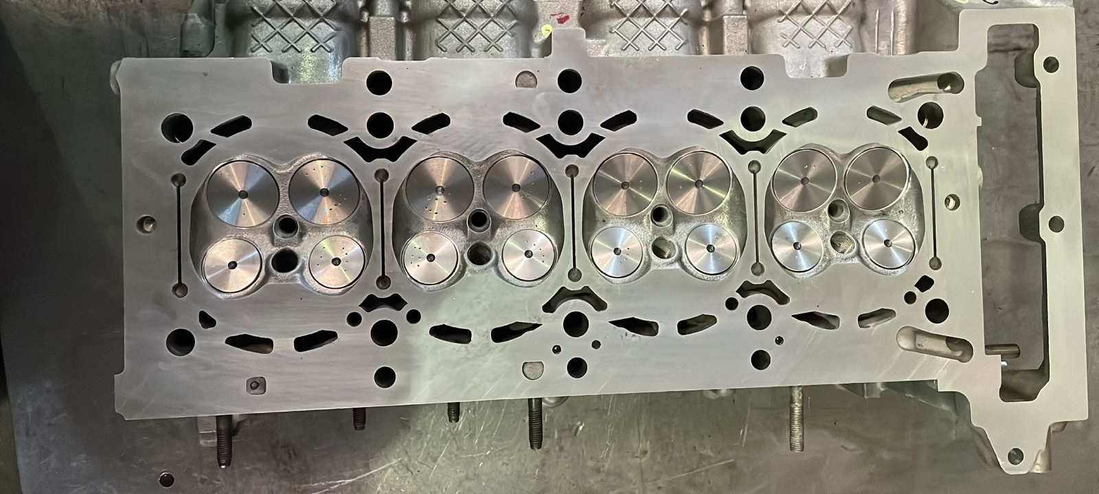 Tapa de cilindros rectificada de Mercedes-Benz